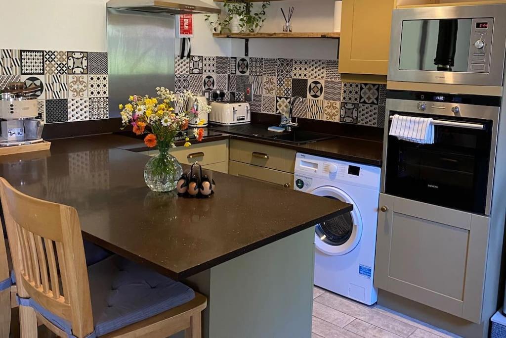 Cosy Cottage On Banks Of River Wye Foy Екстер'єр фото